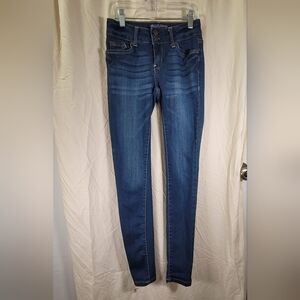 Wallflower skinny Jeans Women’s Size 1 Ultra Fit,  Embroidered Pockets mid rise